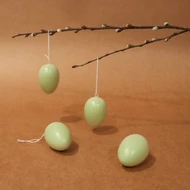 Decor monocrom de ouă din plastic