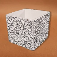 Ghiveci de flori din beton