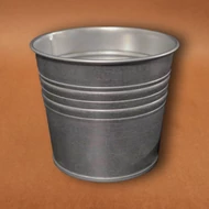 Ghiveci de flori din metal