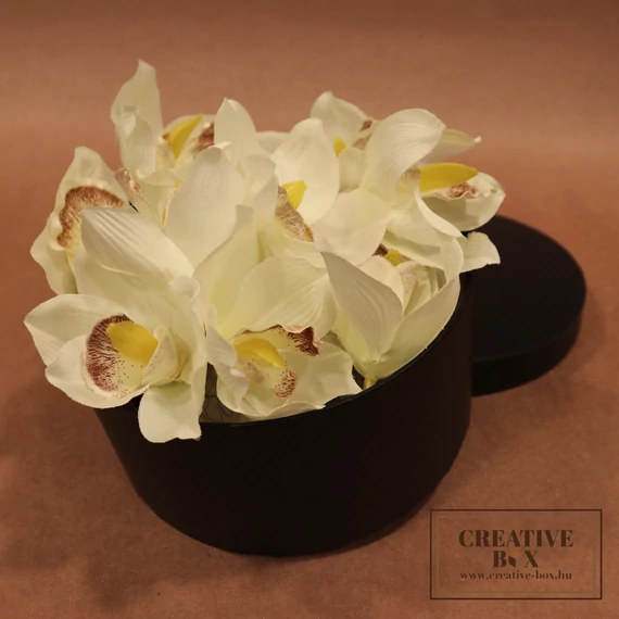 Halvány sárga színű orchidea virágfej (Hosszúkás)