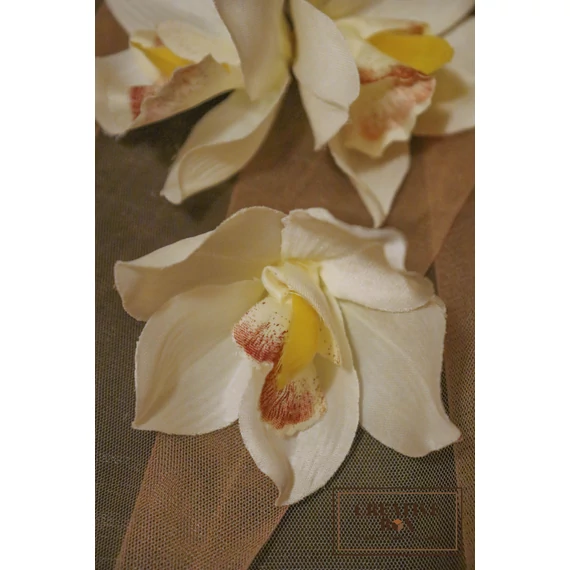 Halvány sárga színű orchidea virágfej (Hosszúkás)